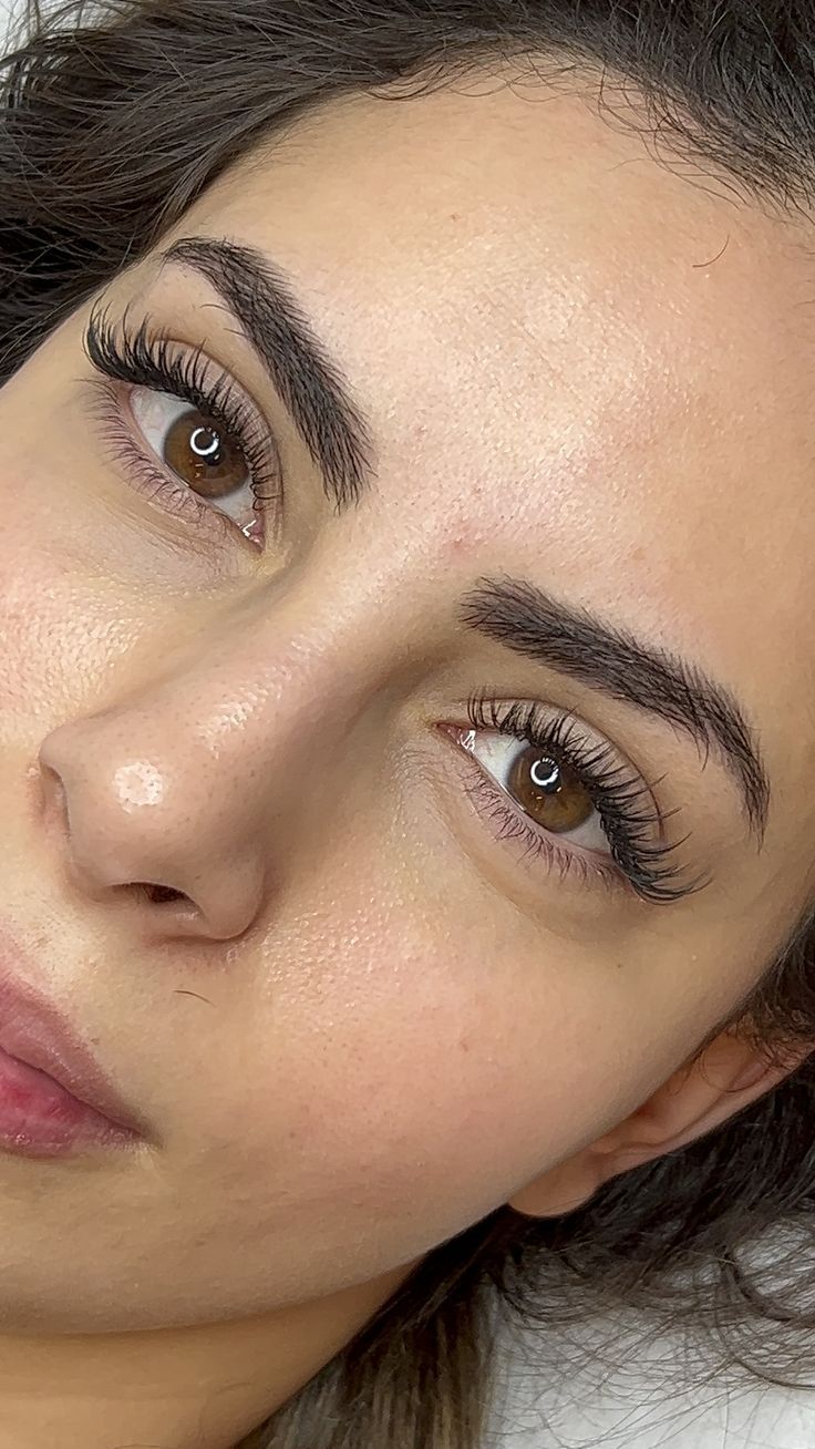 Mily La Esthetic — Diseño de cejas